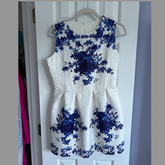 Young Lady Tea Party Dress in Medium/8 - Picture 1 of 3